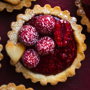 Ταρτάκια με Raspberry και Ganache Μαύρης Σοκολάτας