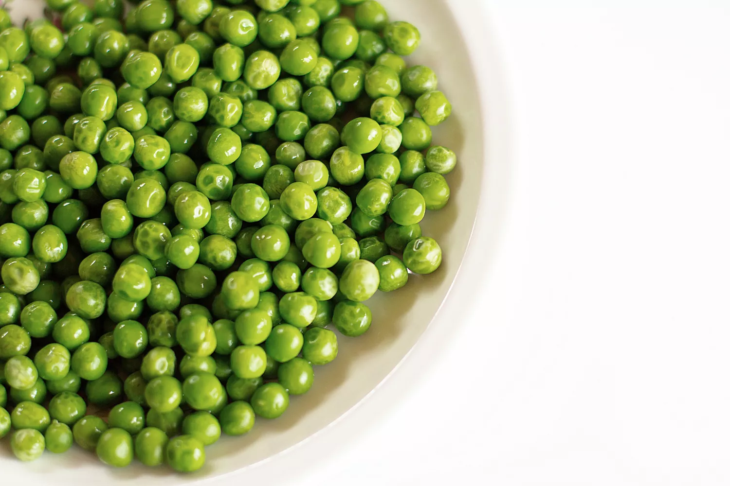 Peas are high in magnesium.