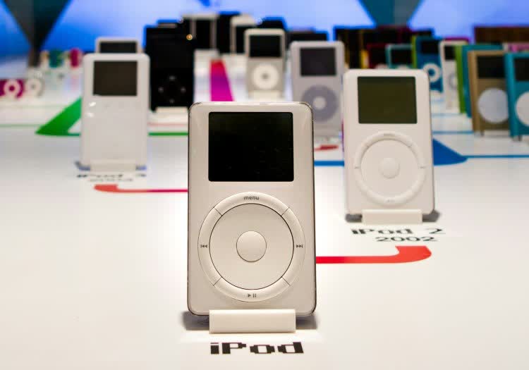 The Apple iPod: Pocket Music Before That Phone