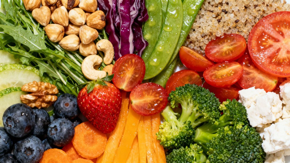Silent Firefighters on Your Plate: Unlocking the Anti-Inflammatory Power of Everyday Foods