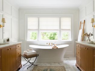 5 Bathroom Features That Will Lower Your Home's Value, According to a Realtor