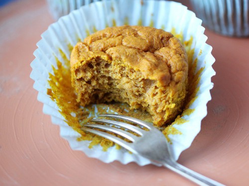 Easy 2-Ingredient Pumpkin Muffins