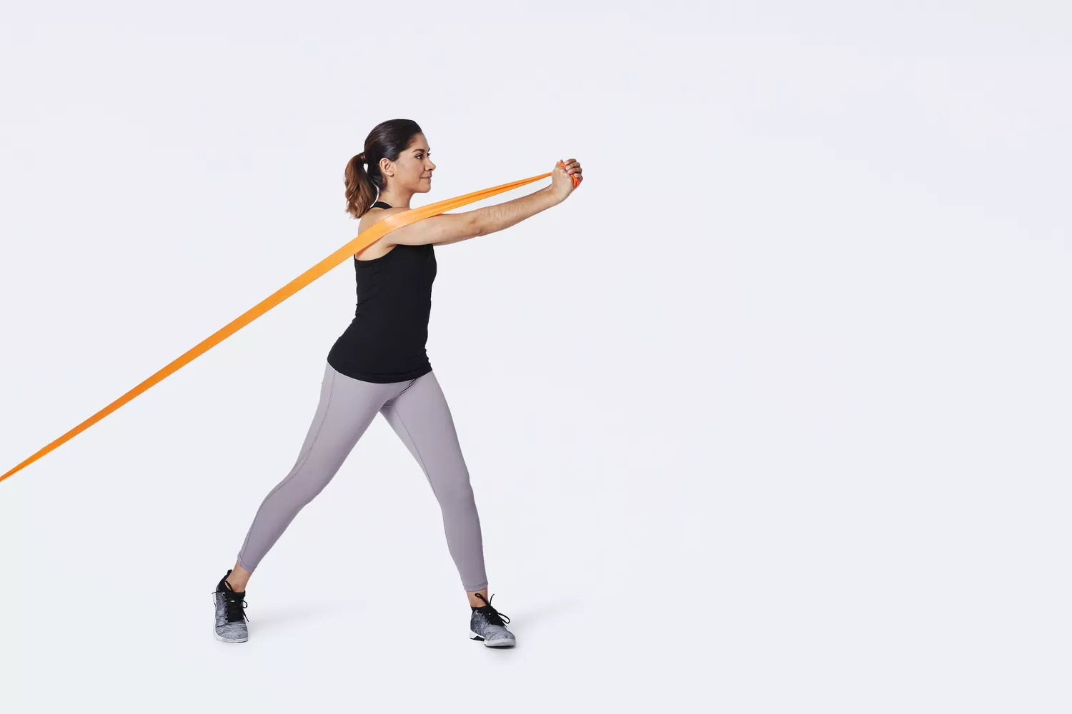 woman doing reverse woodchop with resistance band