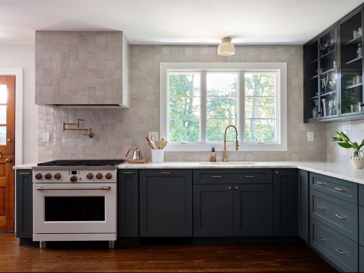 gray tiled kitchen backsplash
