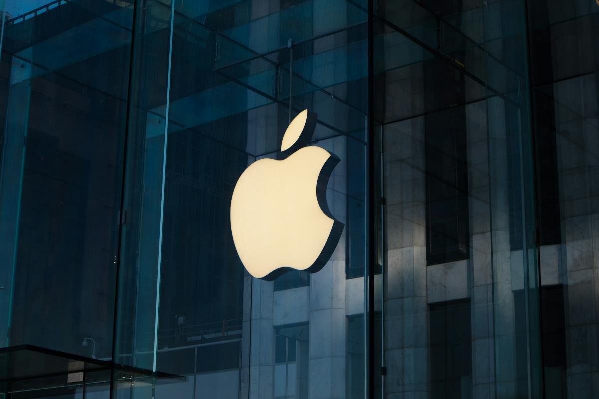 Apple faces potential criminal contempt investigation for willful violation of injunction