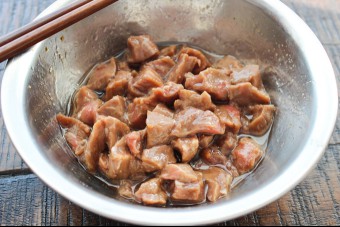 marinating the beef