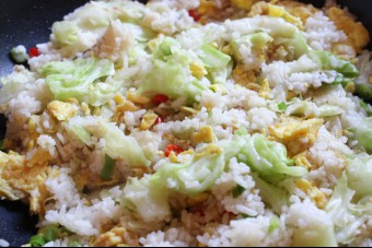 Cabbage fried rice in the pan