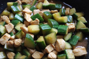 Chicken Breast with Cucumber Stir Fry (7 of 9)