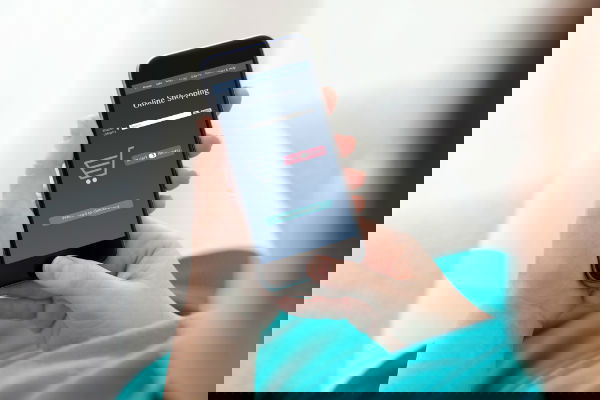 Common-online-shopping-scams-shopping-account-hacks