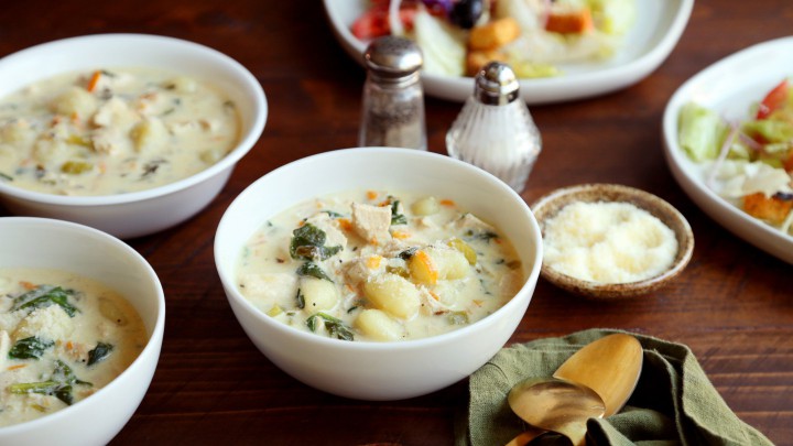 Olive Garden Style Chicken and Gnocchi Soup