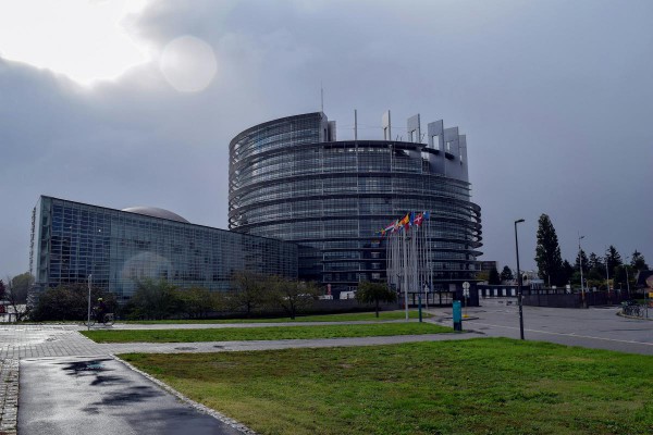 EU fines Apple €500 Million and Meta €200 Million under Digital Markets Act
