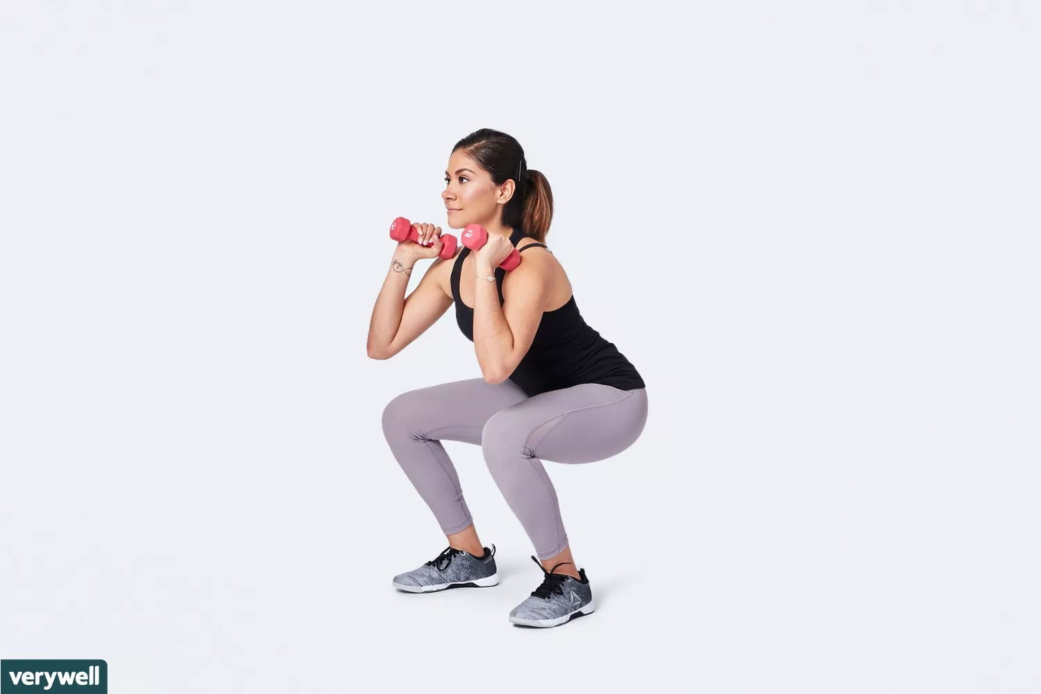 woman doing hammer curl power squat