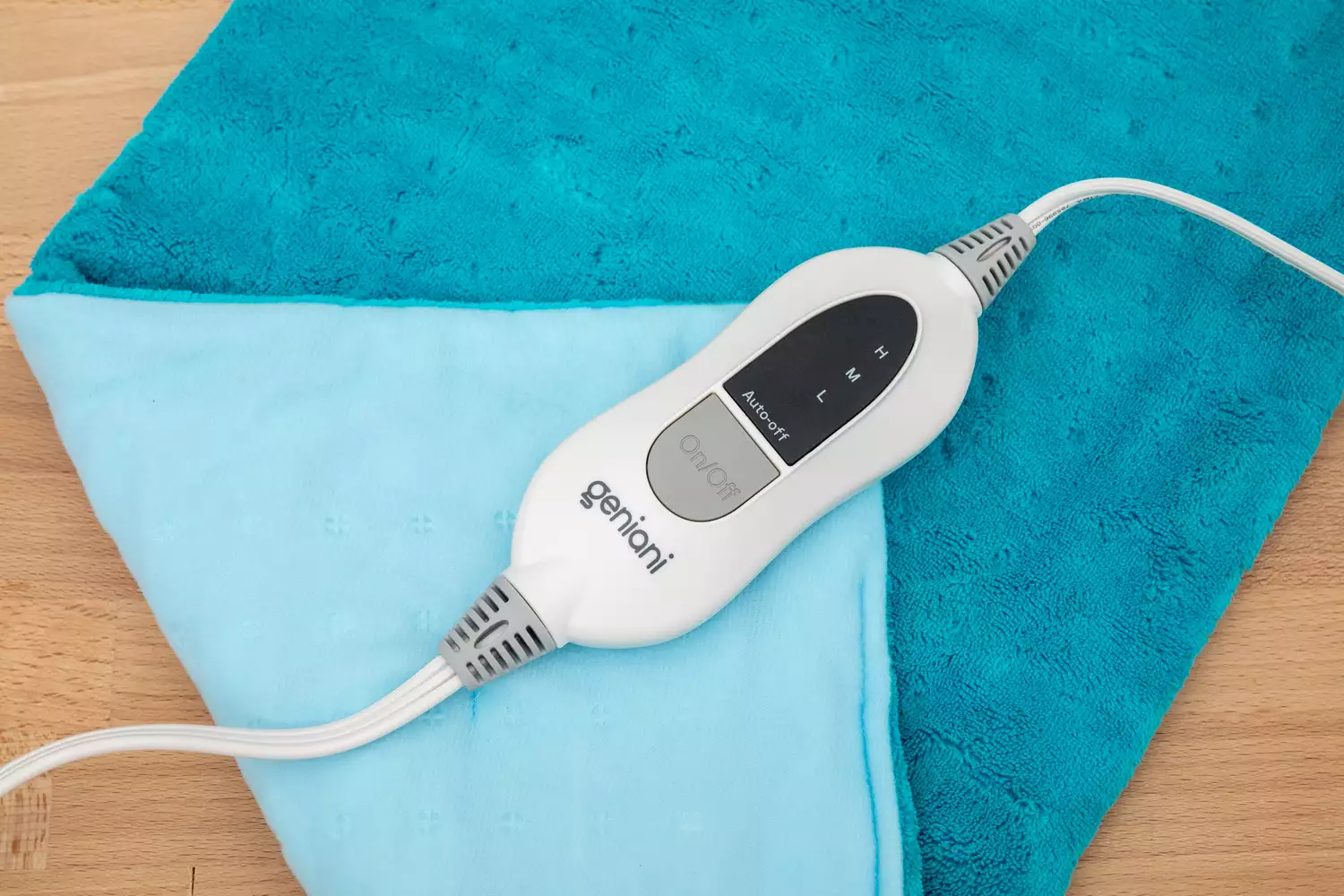Geniani Extra Large Heating Pad for Back Pain Relief placed on top of blue towel