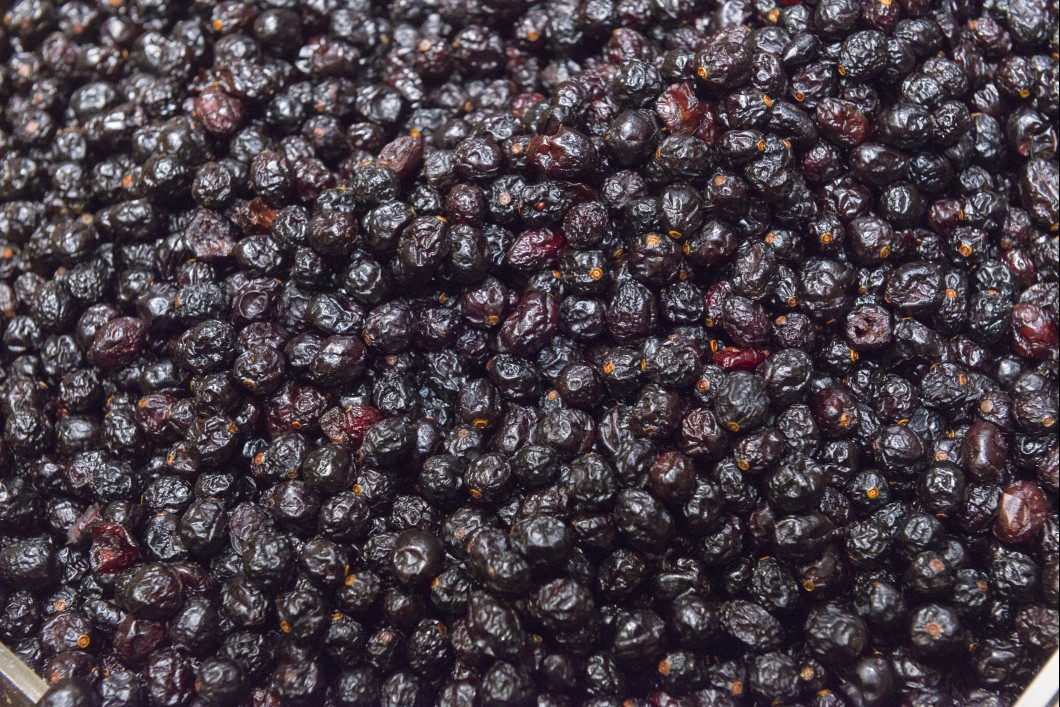 Pile of dried black currants.