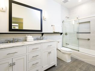 What's the Best Bathroom Vanity Height? Here's What to Know