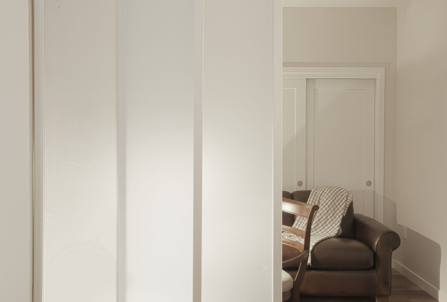 Living room with frosted glass sliding door dividers
