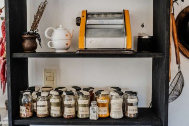 how to style open kitchen shelves