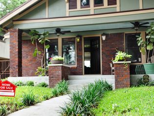 10 Easy Fixes That Help Homes Sell Faster and for More, According to Real Estate Pros