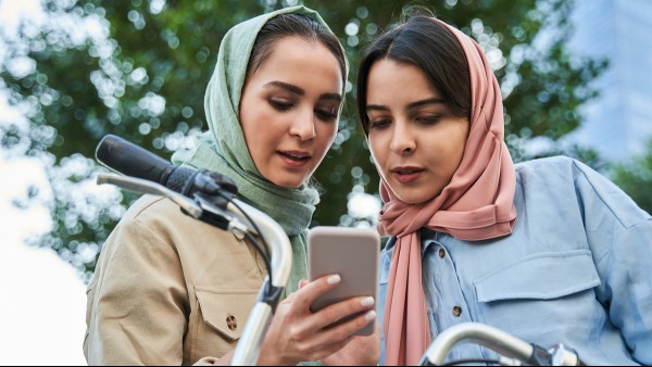 Hello And Goodbye In Arabic: A Guide To Greetings And Farewells