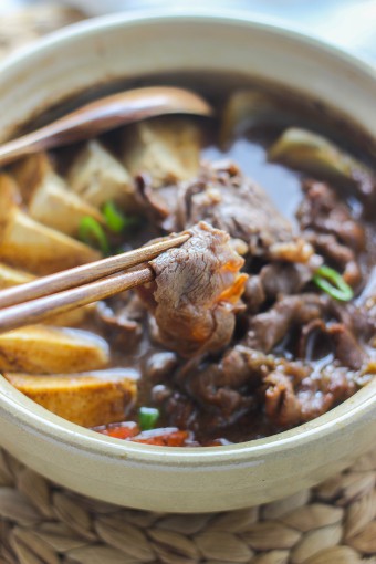 Simple Japanese Hot Pot (Sukiyaki)