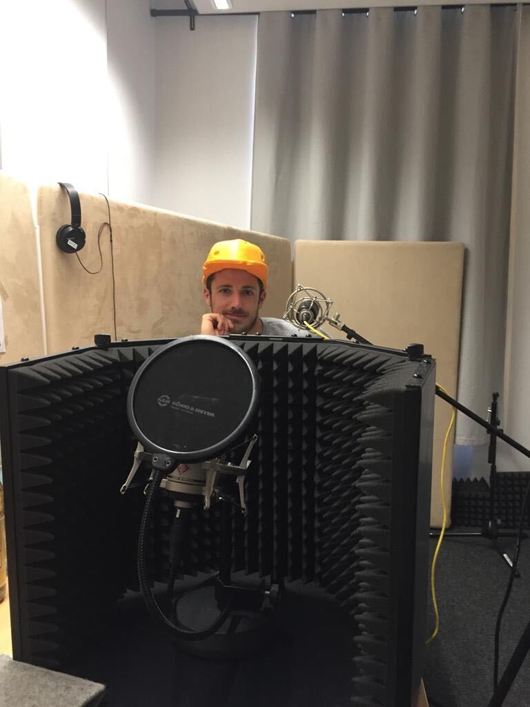 Ted recording a podcast episode in Babbel's audio recording studio (before lockdown)