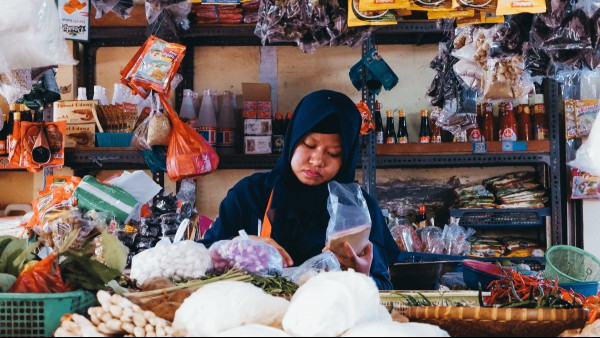 Vacation Cheat Sheet: Indonesian Phrases You Need To Know