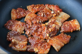 Pan fry Korean style pan-fried pork belly