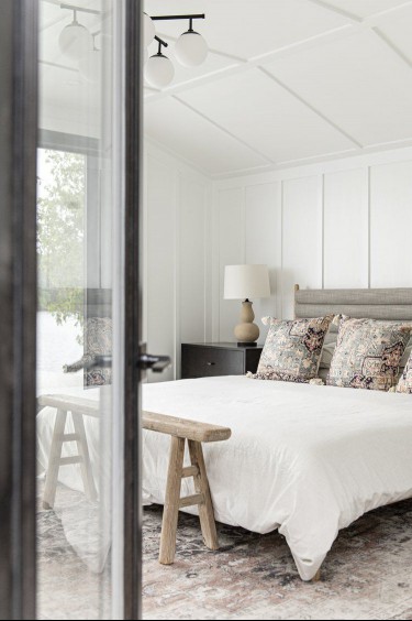 midcentury modern bedroom finishes