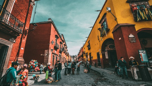 Mexican Vacation Cheat Sheet: 20 Spanish Phrases To Know