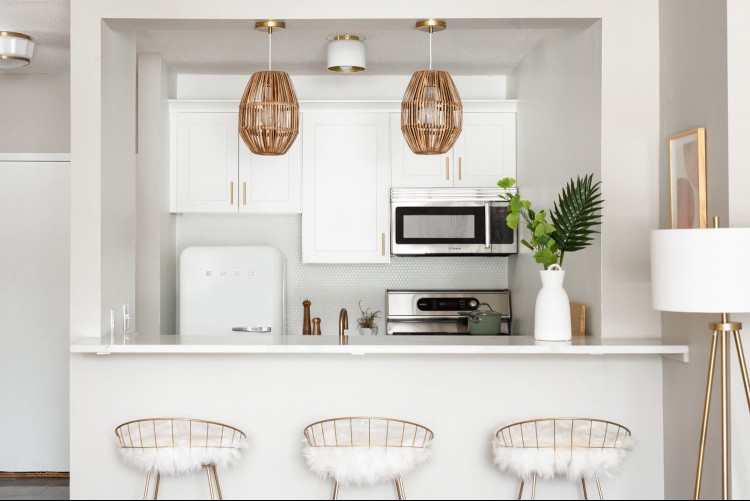 Mid century modern kitchen and bar in white and gold.