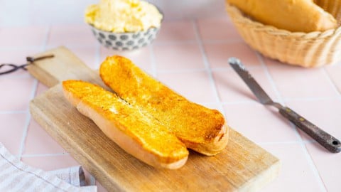 Incredibly Delicious Cheese Garlic Bread Spread