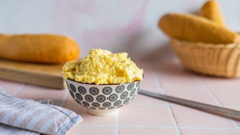 Incredibly Delicious Cheese Garlic Bread Spread