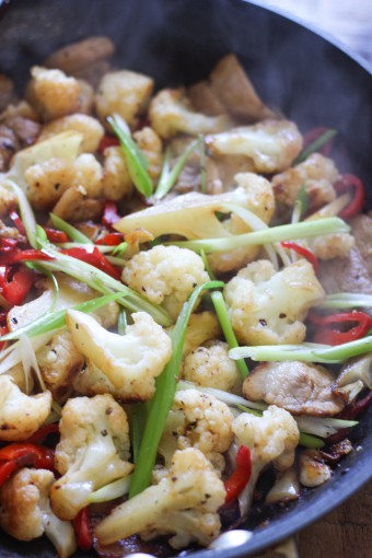 pork-belly-with-cauliflower-in-pan