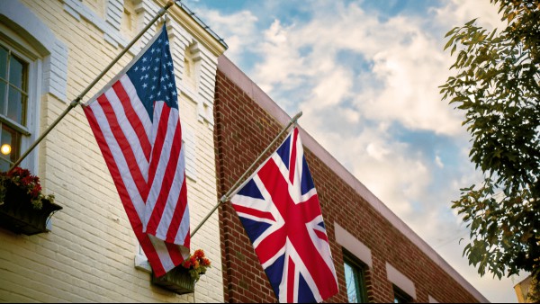 British English vs American English: Inside The Great Spelling Wars