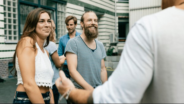 Conversation Guide: How To Introduce Yourself In French
