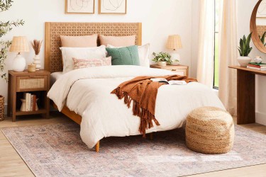 Neutral bedroom with queen size bed and area rug underneath