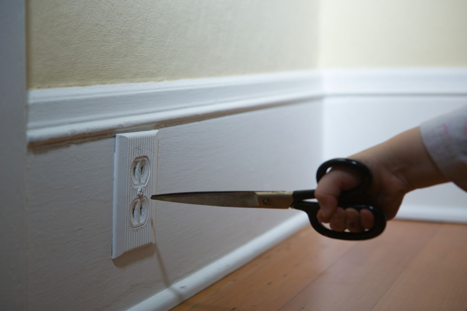 Scissors in Outlet