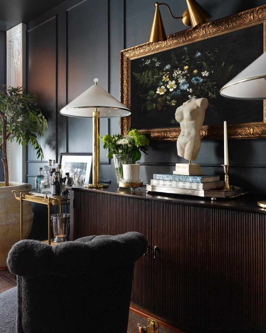 picture frame molding on apartment walls