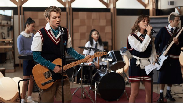 A still from the Netflix show rebelde in which the main characters are performing together as a band.