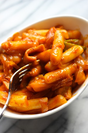 Spicy Rice Cakes (Tteokbokki)