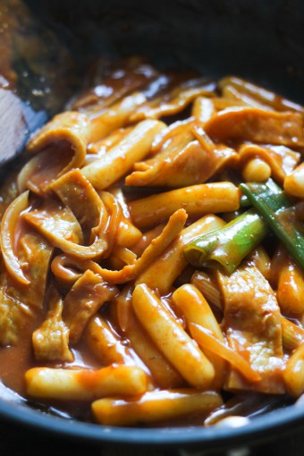 Cooking Spicy Rice Cakes 