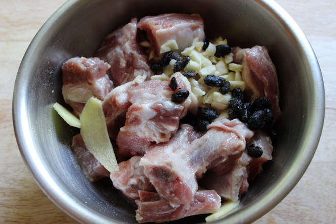 Marinating pork ribs 