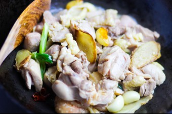 Taiwanese-Style Three Cup Chicken Step One