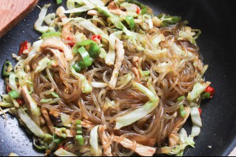Stir-fried glass noodles