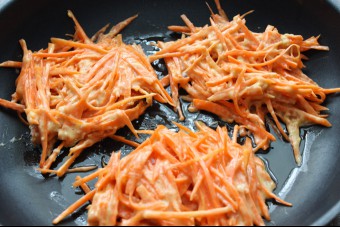 Tasty carrot pancake (4 of 12)
