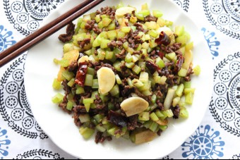 Tasty ground beef with celery