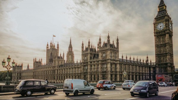 U.S. lawmakers express concerns over U.K. push for Apple backdoor in encryption