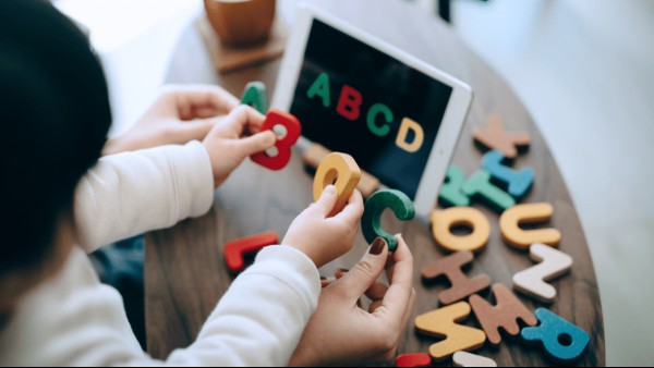 5 Fascinating English Words With All 5 Vowels
