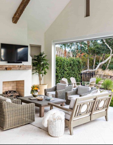 lanai with TV