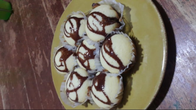 Simple Vanilla Cupcakes